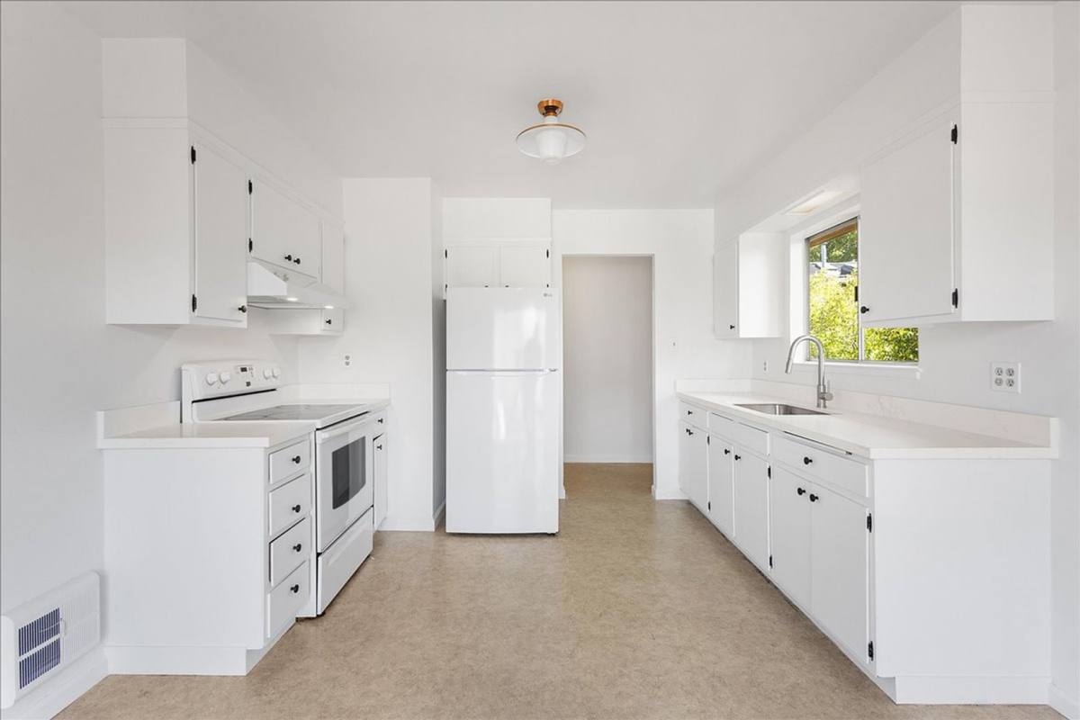 Apartment for rent at 2118 Alameda Ave, Alameda, CA 94501