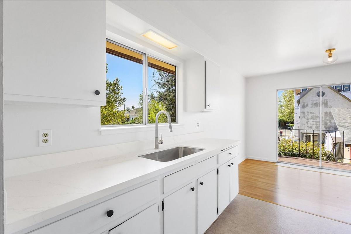 Apartment for rent at 2118 Alameda Ave, Alameda, CA 94501