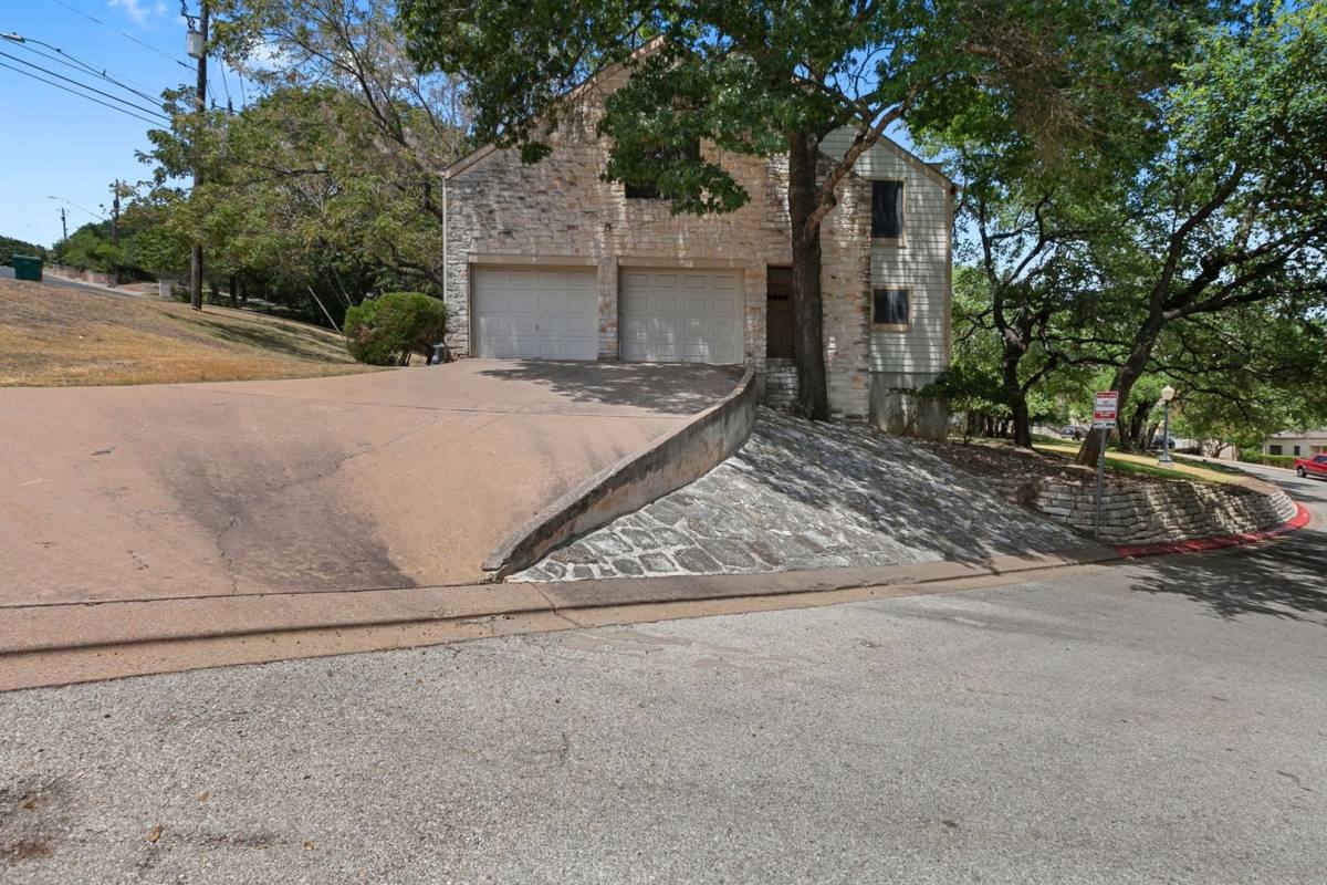 Townhouse for rent at 9201 Simmons Rd, Austin, TX 78759
