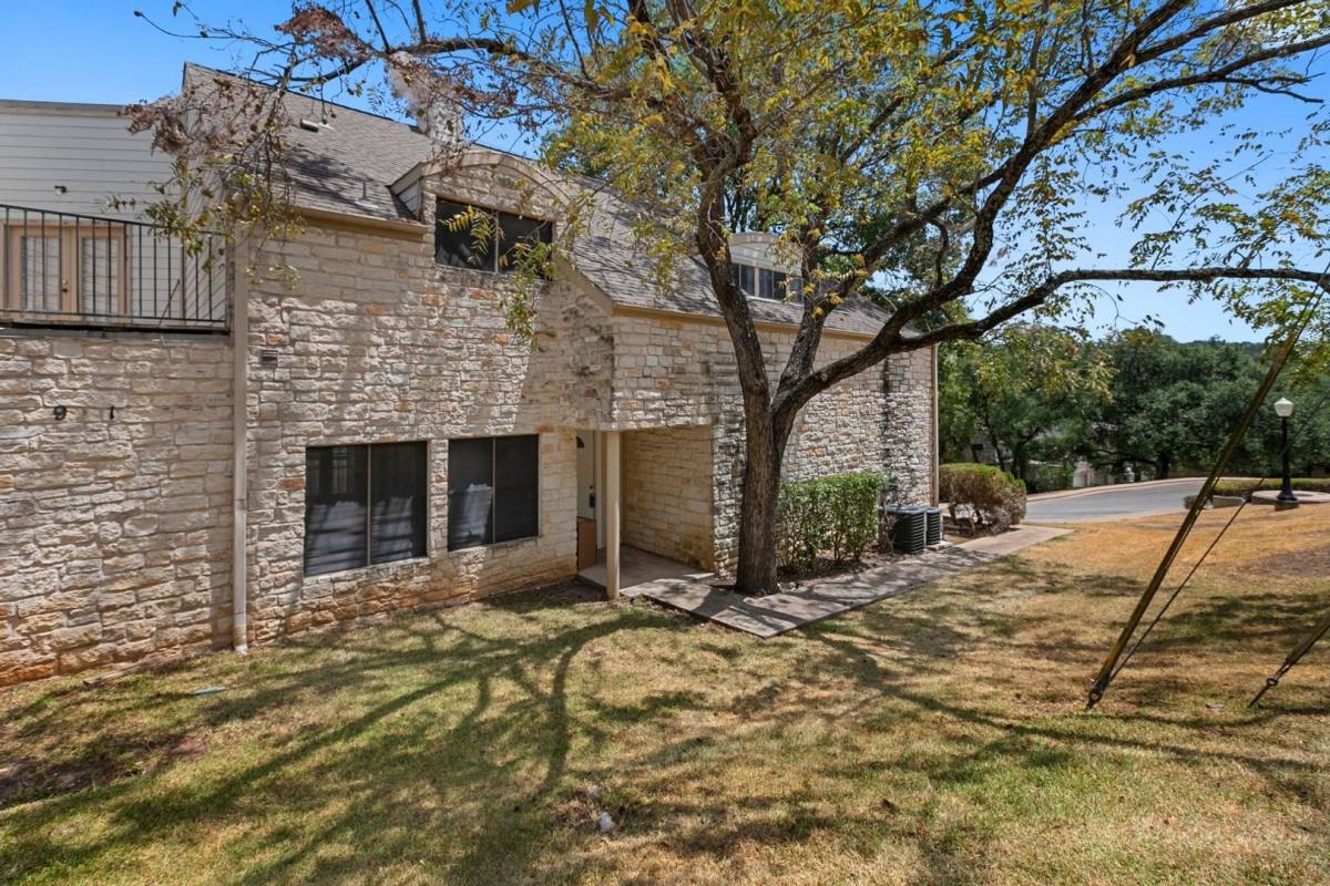 Townhouse for rent at 9201 Simmons Rd, Austin, TX 78759