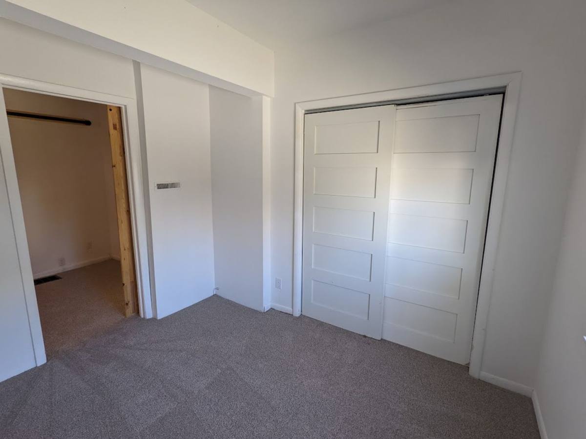 Apartment for rent at 546 E Jenkins Ave, Columbus, OH 43207
