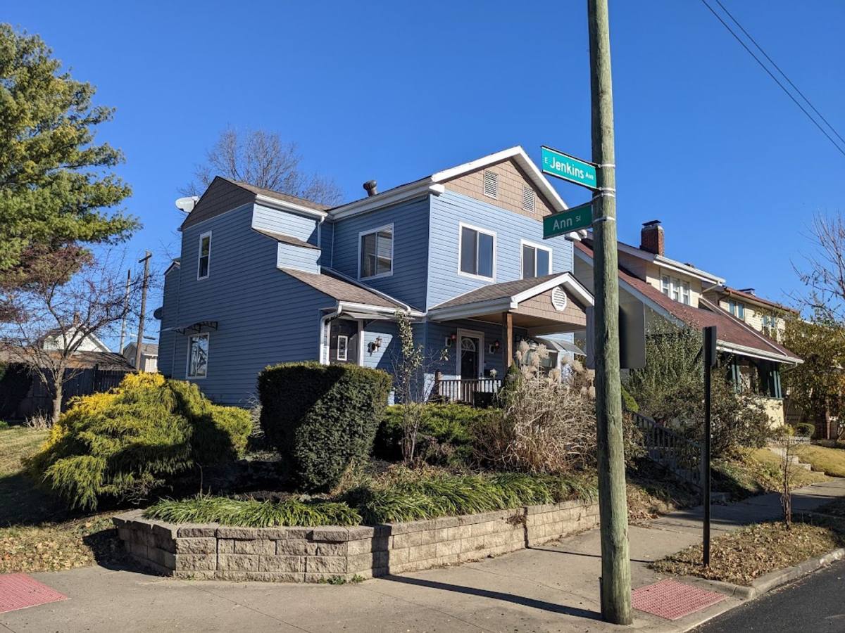 Apartment for rent at 546 E Jenkins Ave, Columbus, OH 43207