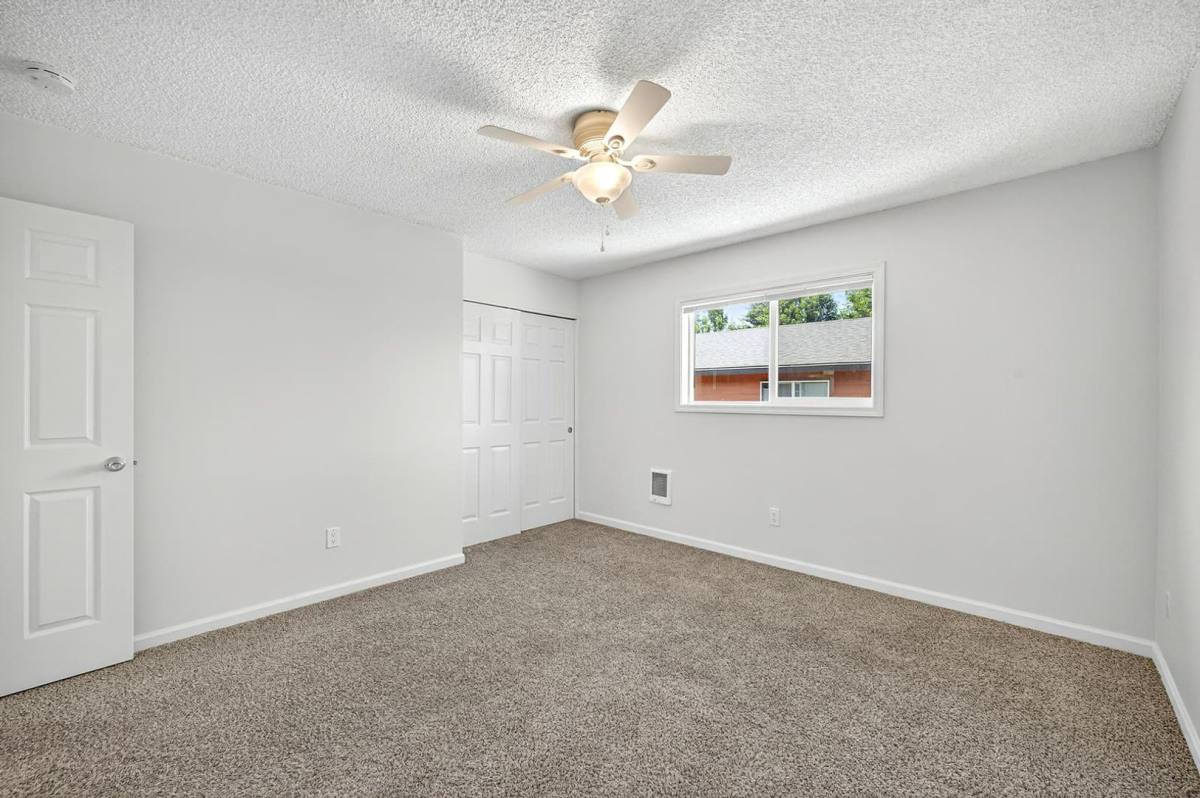 Townhouse for rent at 230 Lincoln St, Fairview, OR 97024
