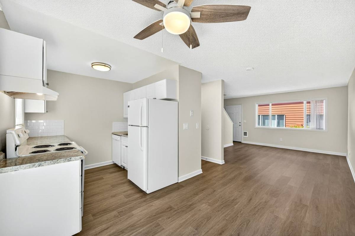 Townhouse for rent at 230 Lincoln St, Fairview, OR 97024