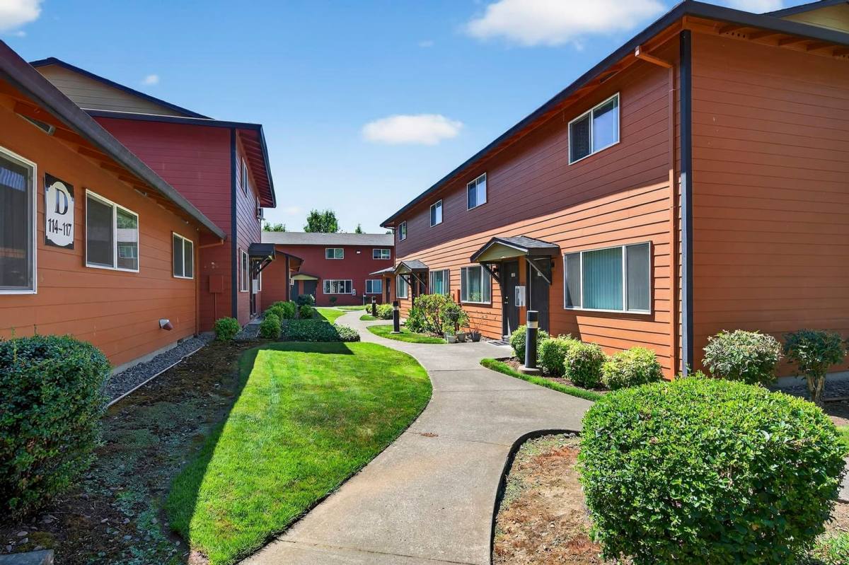 Townhouse for rent at 230 Lincoln St, Fairview, OR 97024