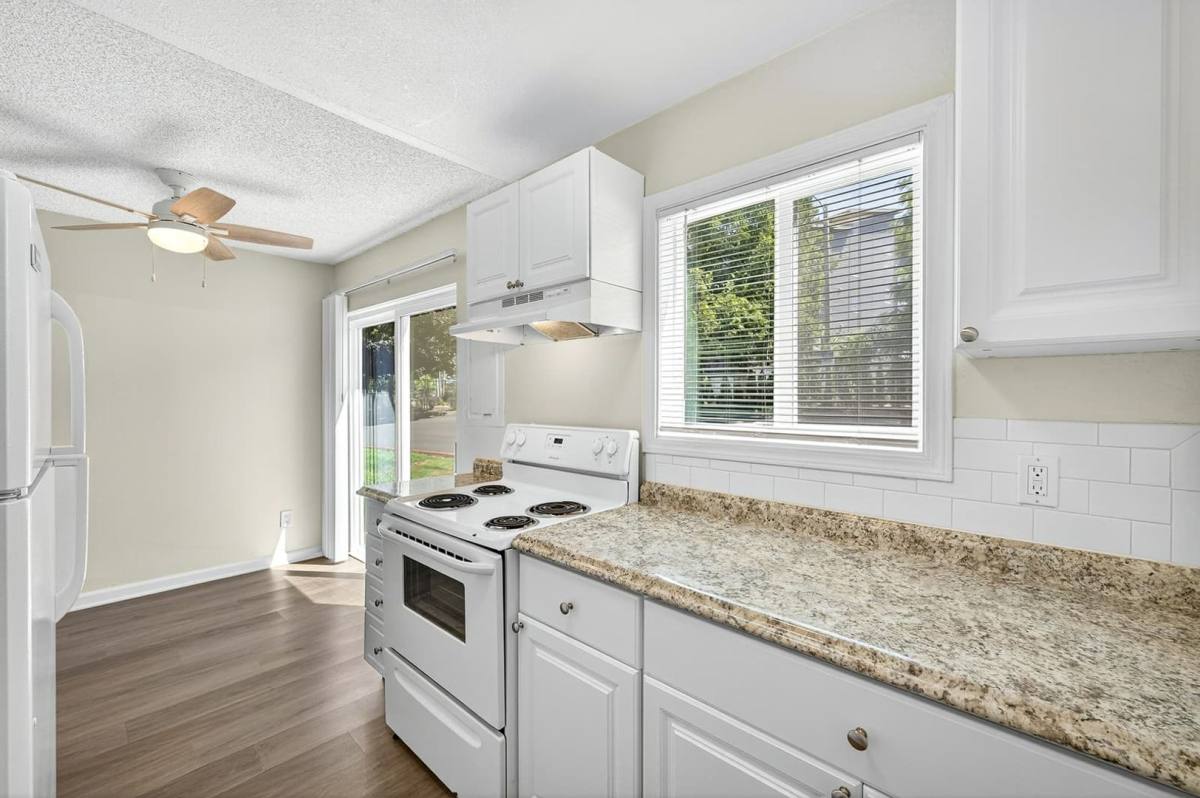 Townhouse for rent at 230 Lincoln St, Fairview, OR 97024