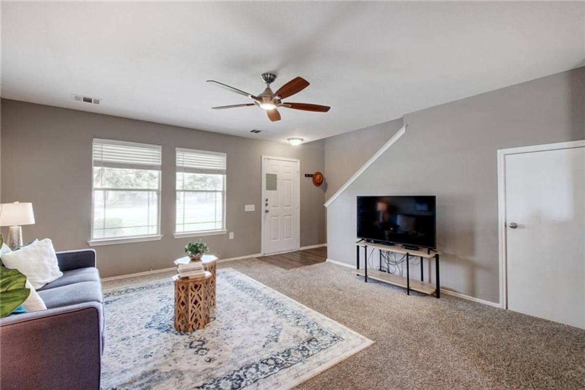 House for rent at 13905 Briarcreek Loop, Manor, TX 78653