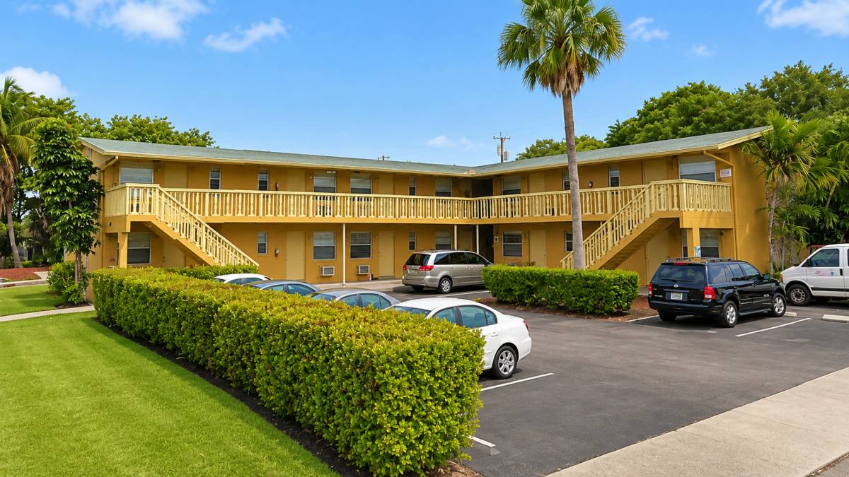 Apartment for rent at 1001 S M St, Lake Worth Beach, FL 33460