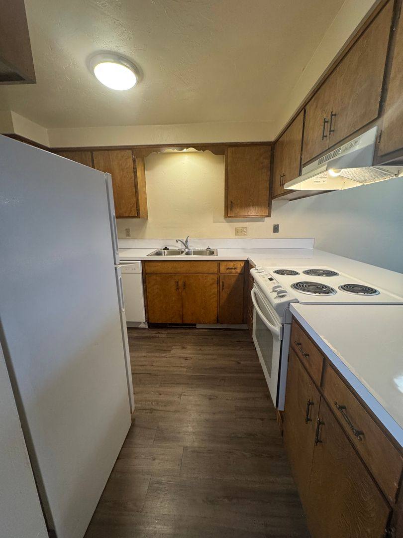 Townhouse for rent at 462 26th Ave SE, Albany, OR 97322