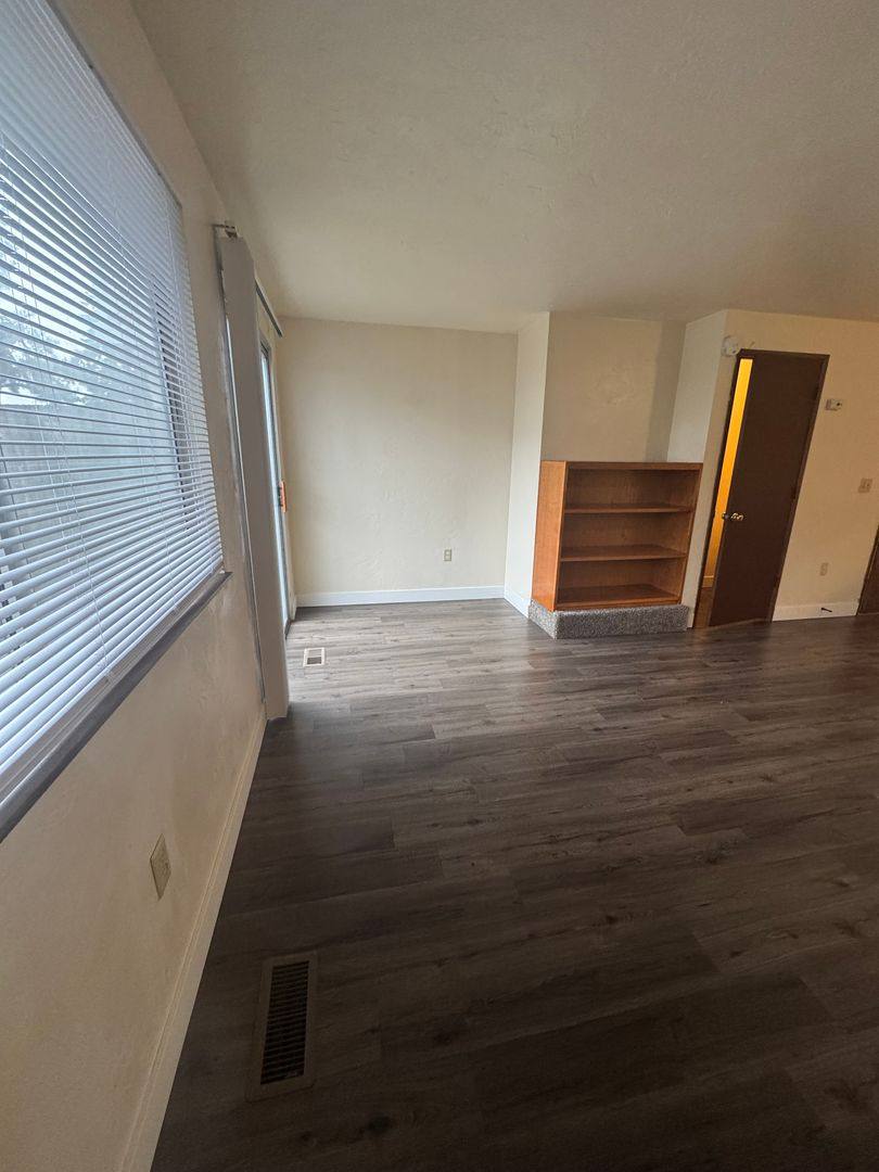 Townhouse for rent at 462 26th Ave SE, Albany, OR 97322