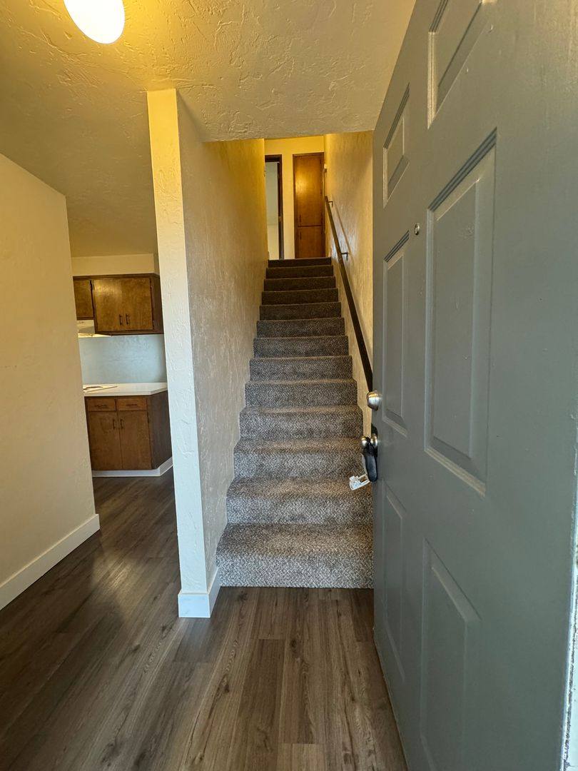 Townhouse for rent at 462 26th Ave SE, Albany, OR 97322