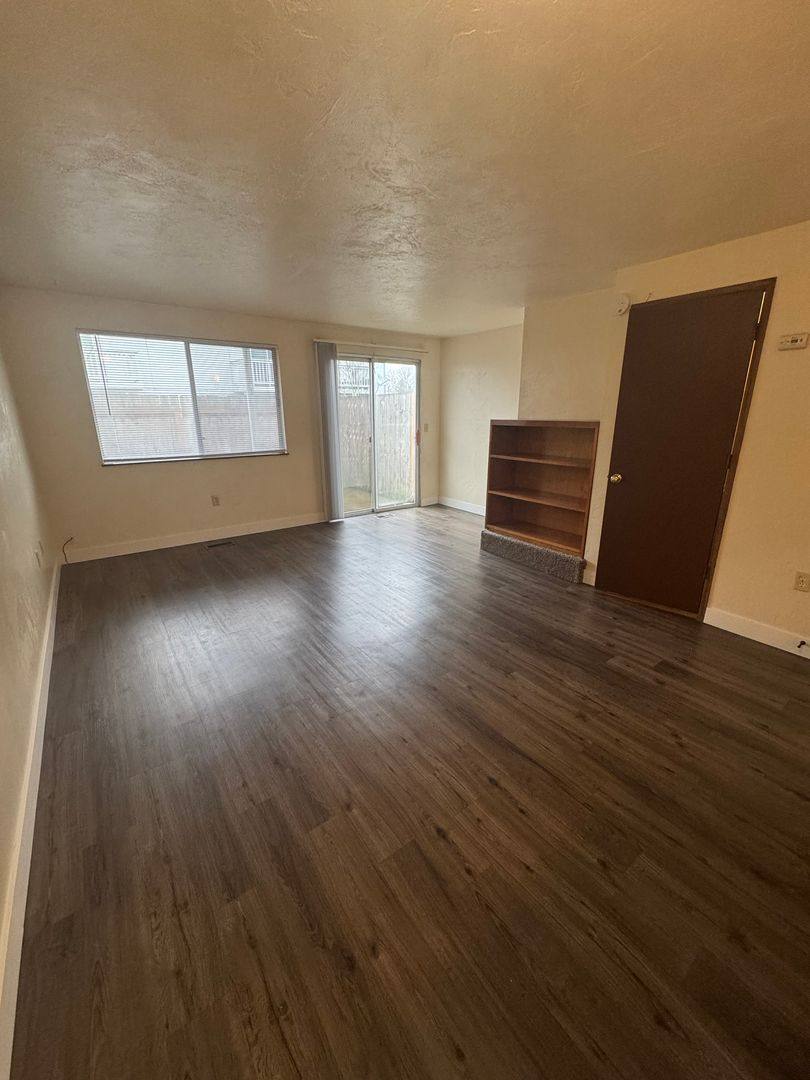 Townhouse for rent at 462 26th Ave SE, Albany, OR 97322