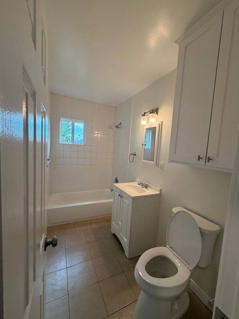 Apartment for rent at 13729 Penn St, Whittier, CA 90602