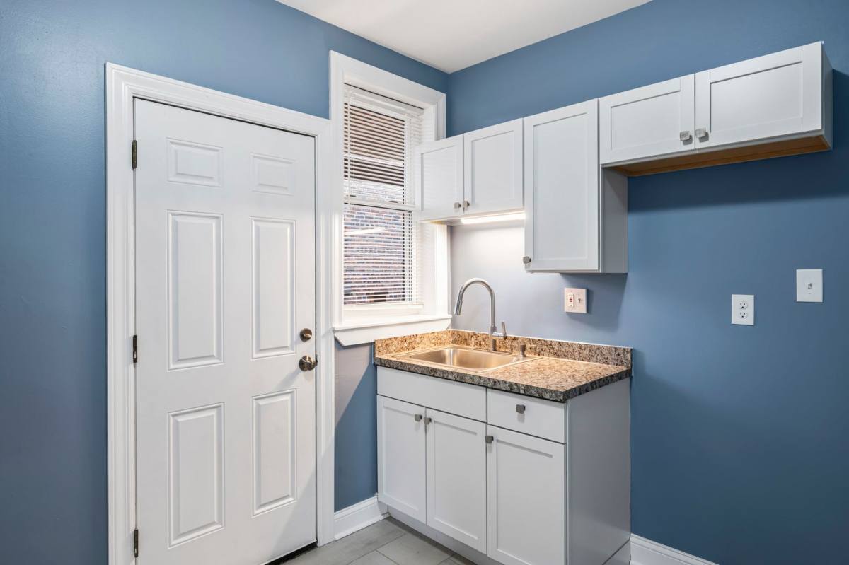 Apartment for rent at 7949-51 S St Lawrence Ave, Chicago, IL 60619