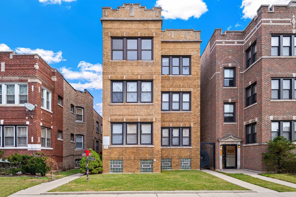 Apartment for rent at 7949-51 S St Lawrence Ave, Chicago, IL 60619