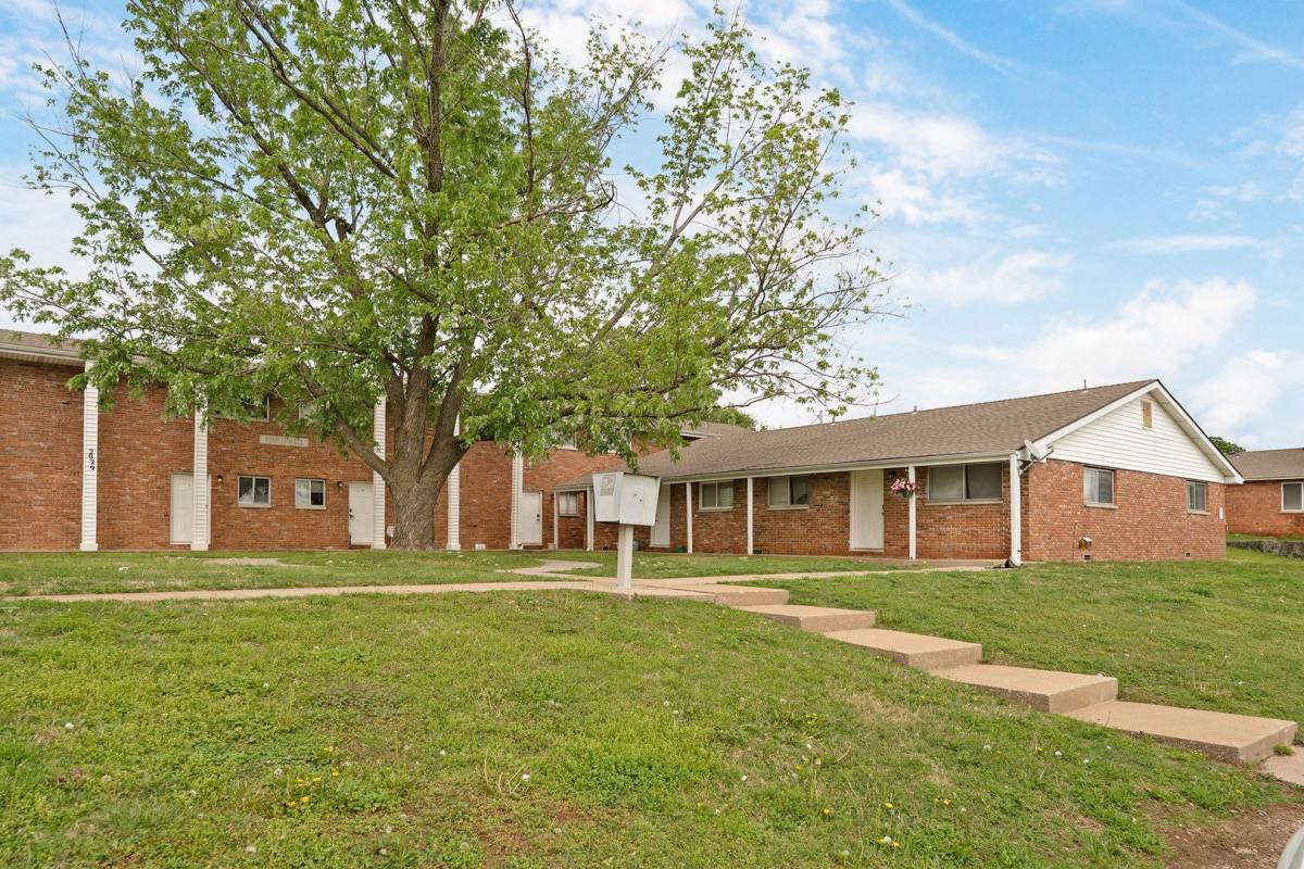 Apartment for rent at 2929 & 2943 E University St, Springfield, MO 65804
