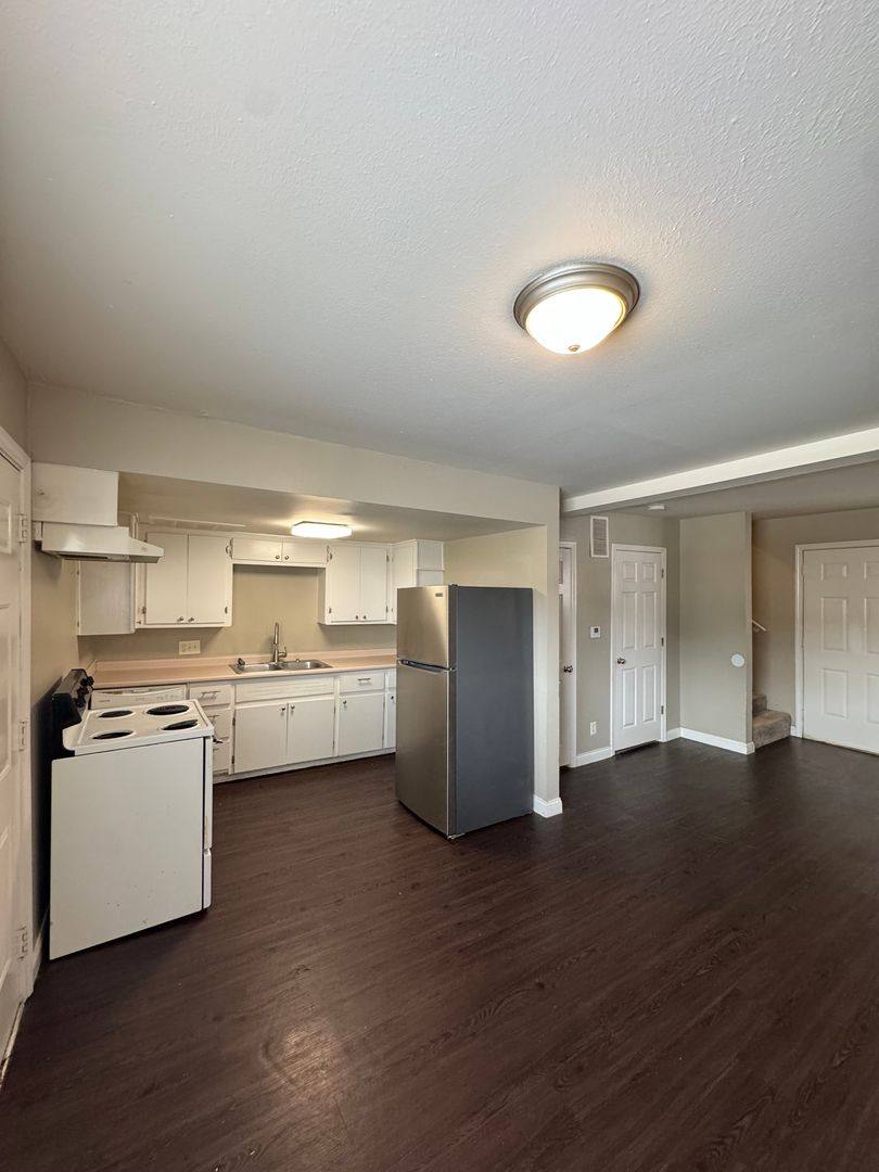Apartment for rent at 2929 & 2943 E University St, Springfield, MO 65804