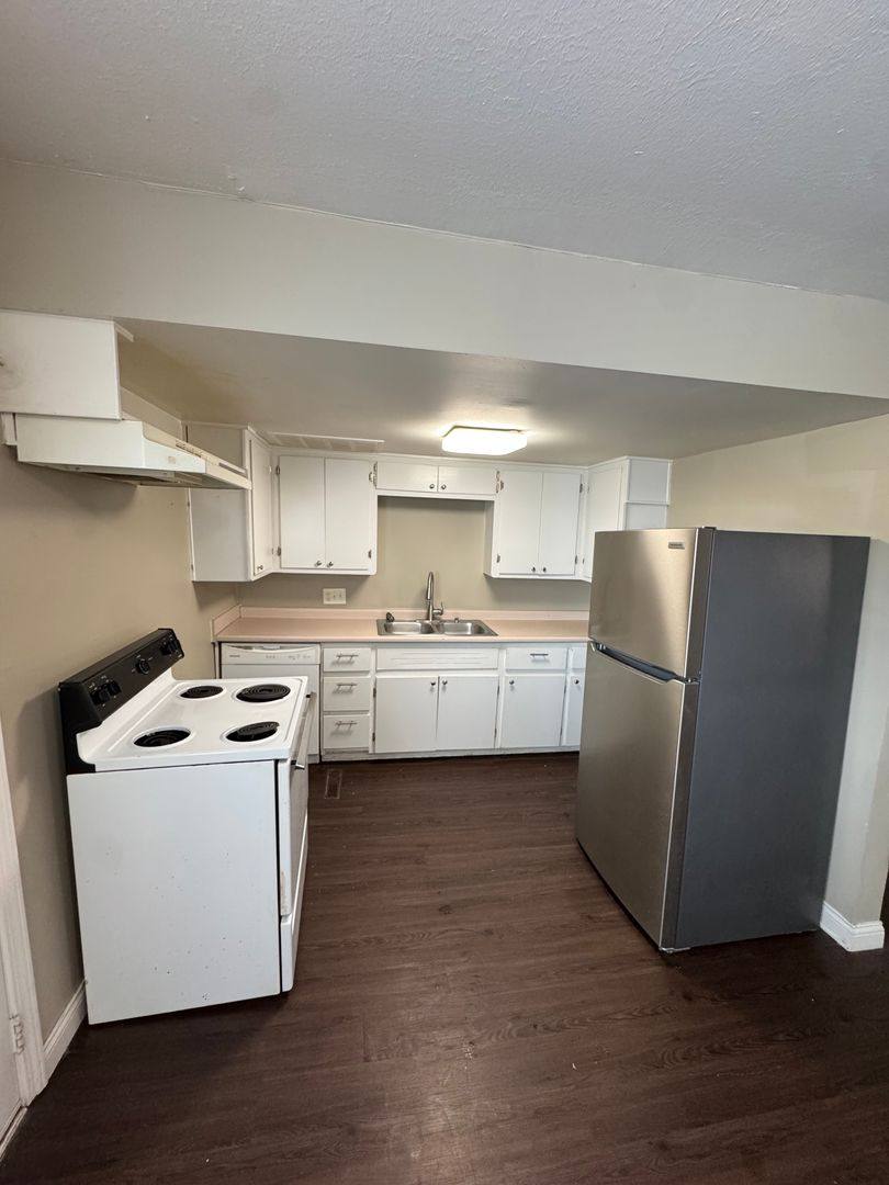 Apartment for rent at 2929 & 2943 E University St, Springfield, MO 65804