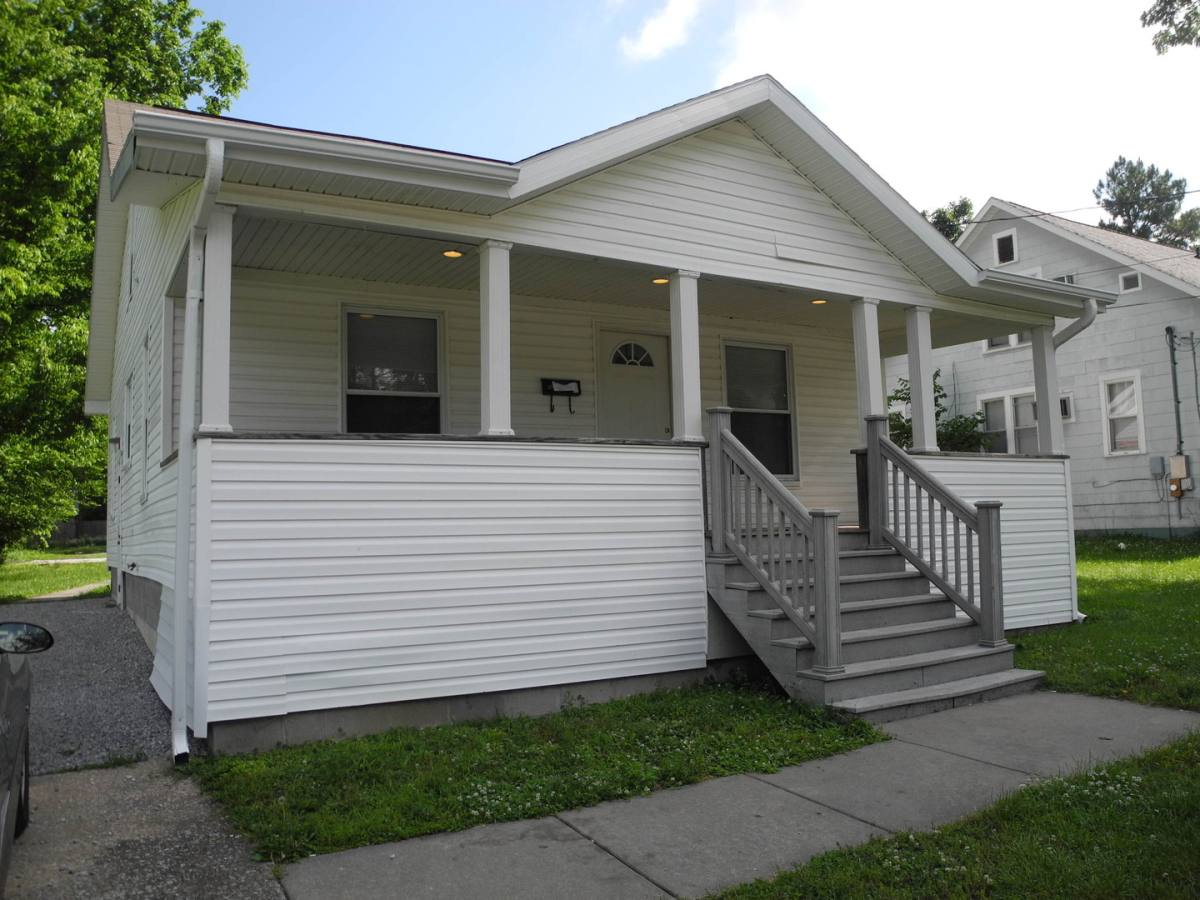 Apartment for rent at 806 W Sycamore, Carbondale, IL 62901