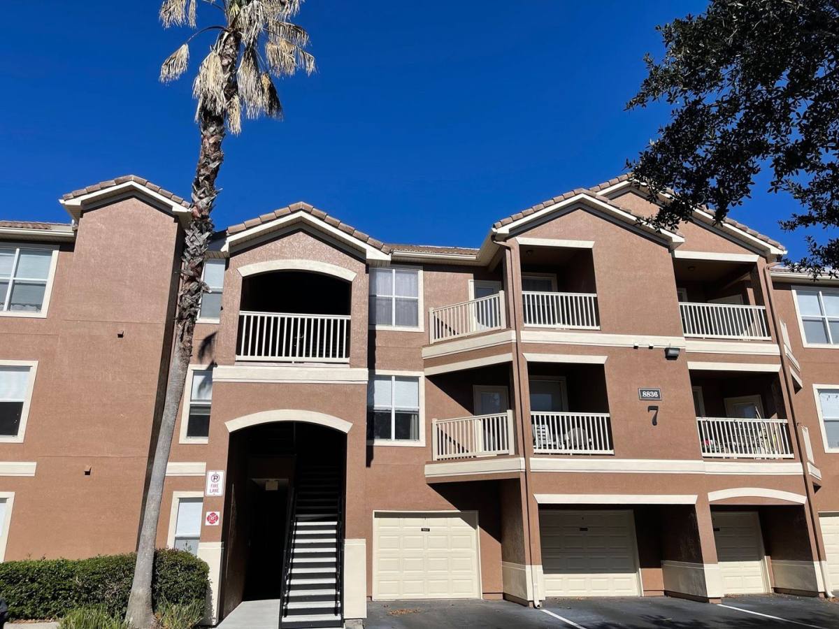 Apartment for rent at 8836 Villa View Circle, Orlando, FL 32821