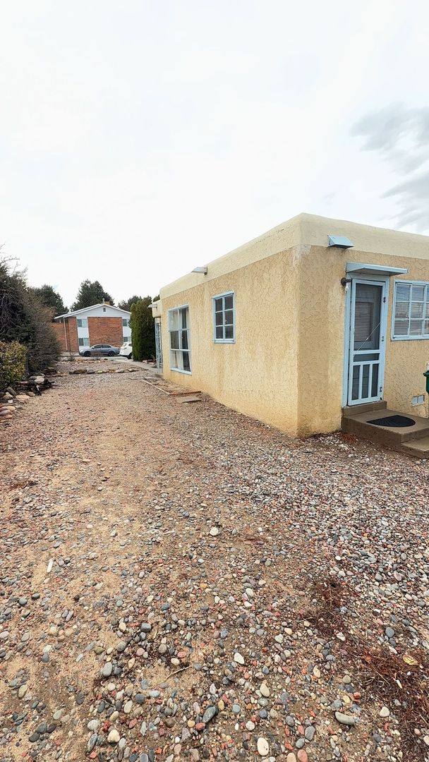 Apartment for rent at 402 E 18th St, Farmington, NM 87401