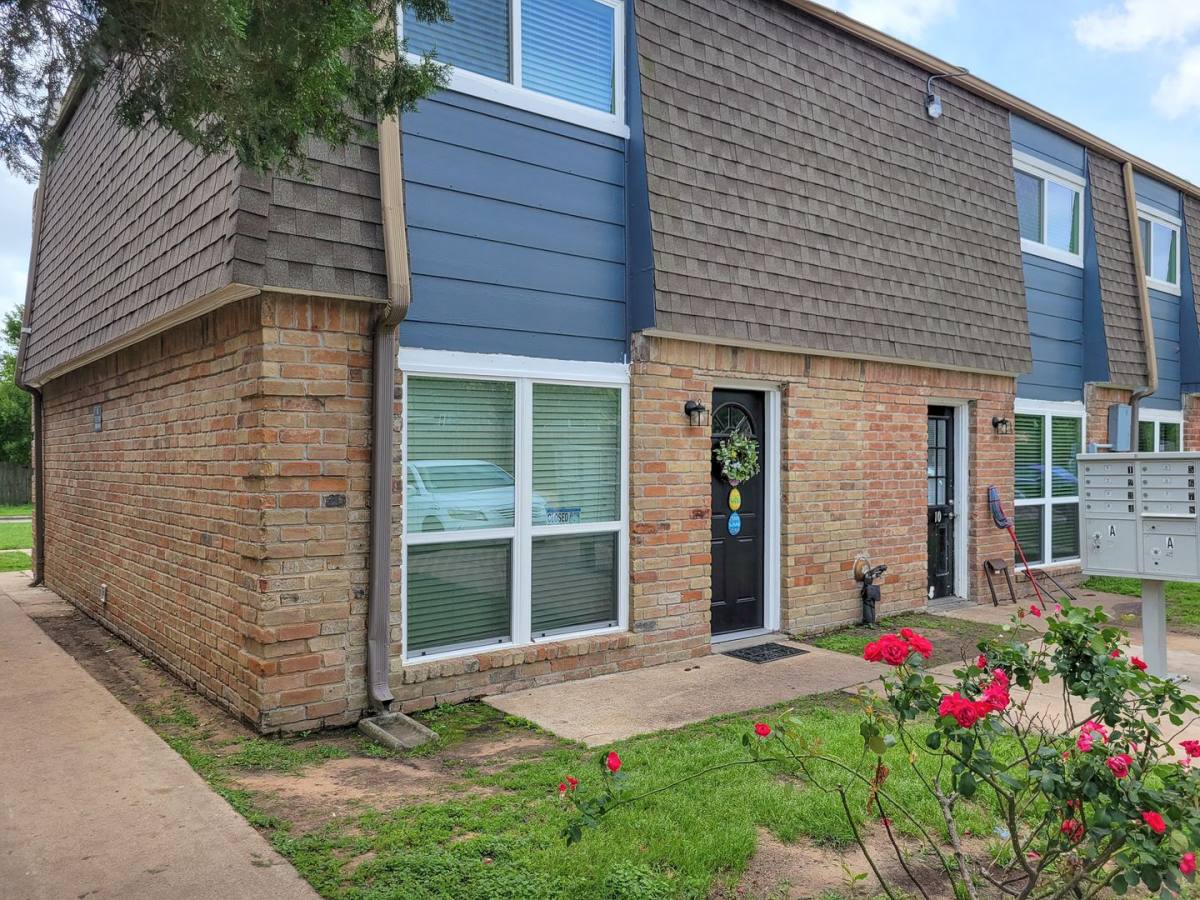 Apartment for rent at 101 Brookside Lane, Sealy, TX 77474