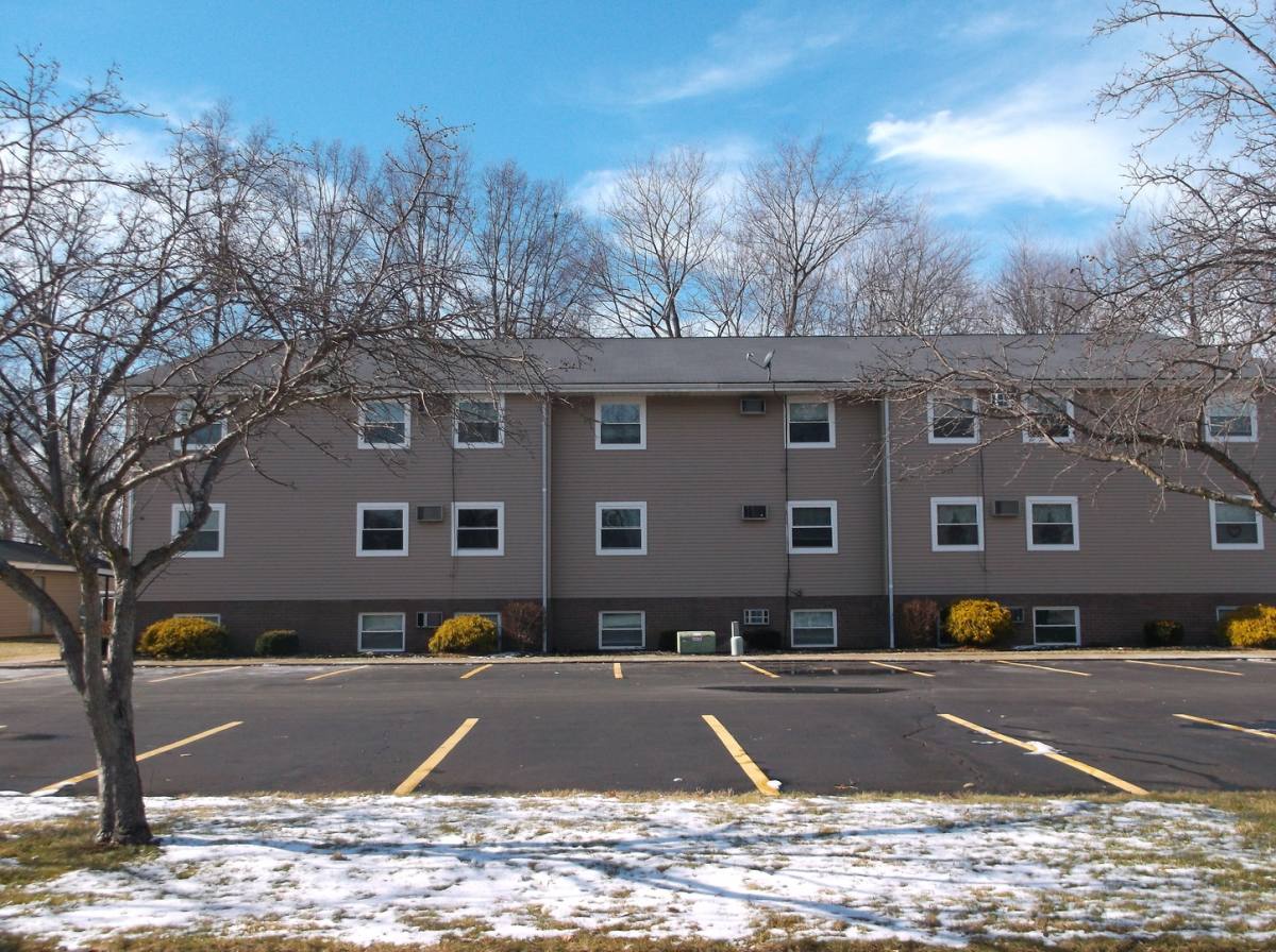 Apartment for rent at 293 Maplewood Dr, Cortland, OH 44410