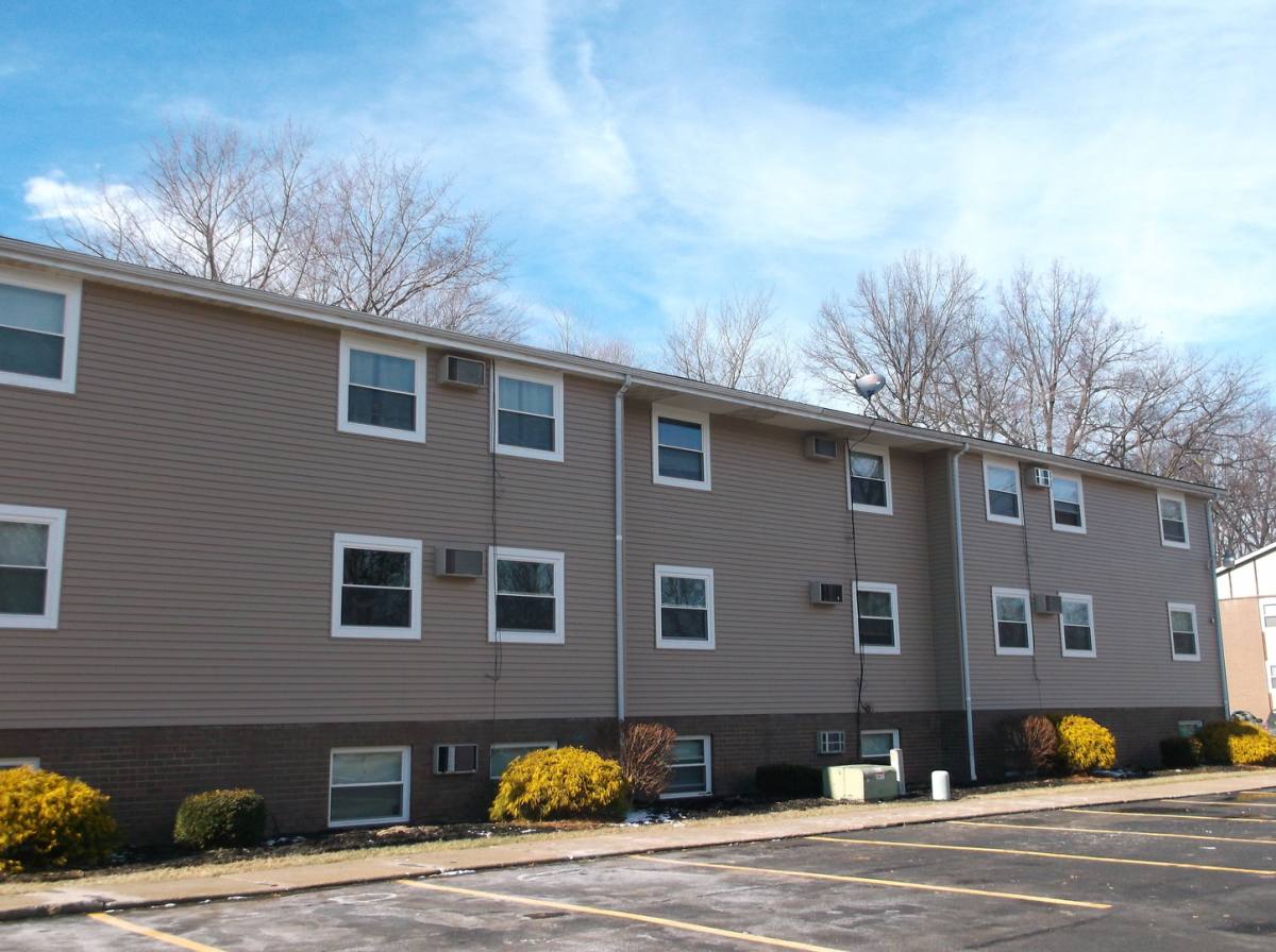 Apartment for rent at 293 Maplewood Dr, Cortland, OH 44410