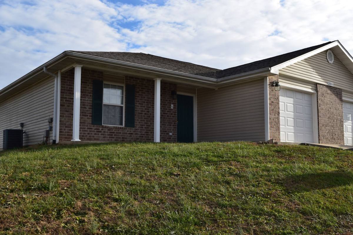 Townhouse for rent at 21050 B Homer, Saint Robert, MO 65584