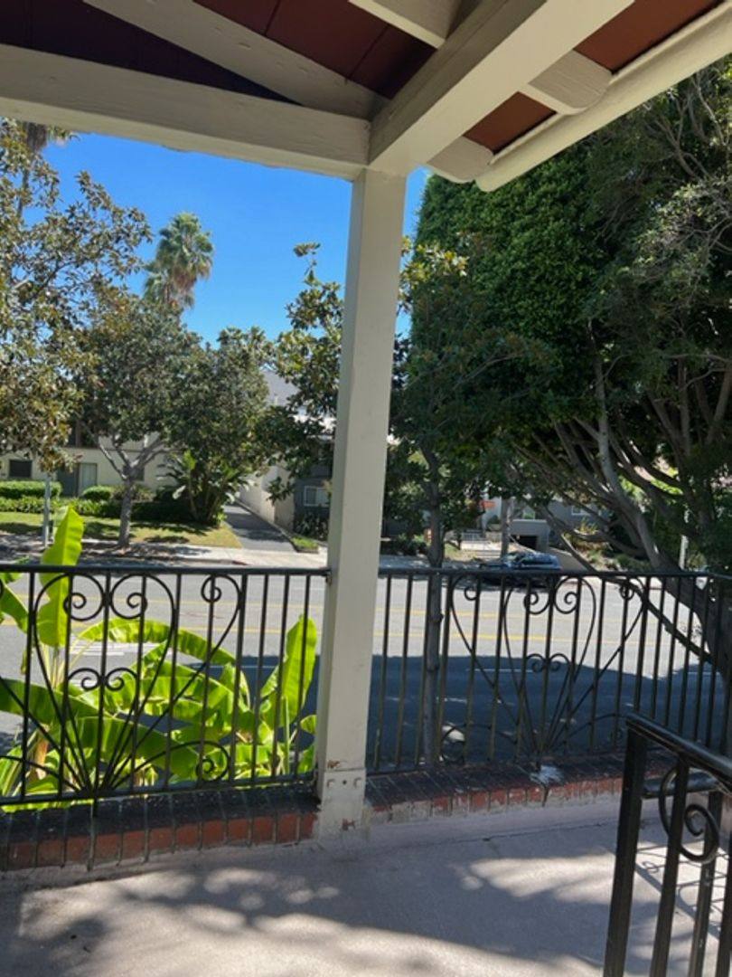Apartment for rent at 1227 N Crescent Heights, Los Angeles, CA 90046
