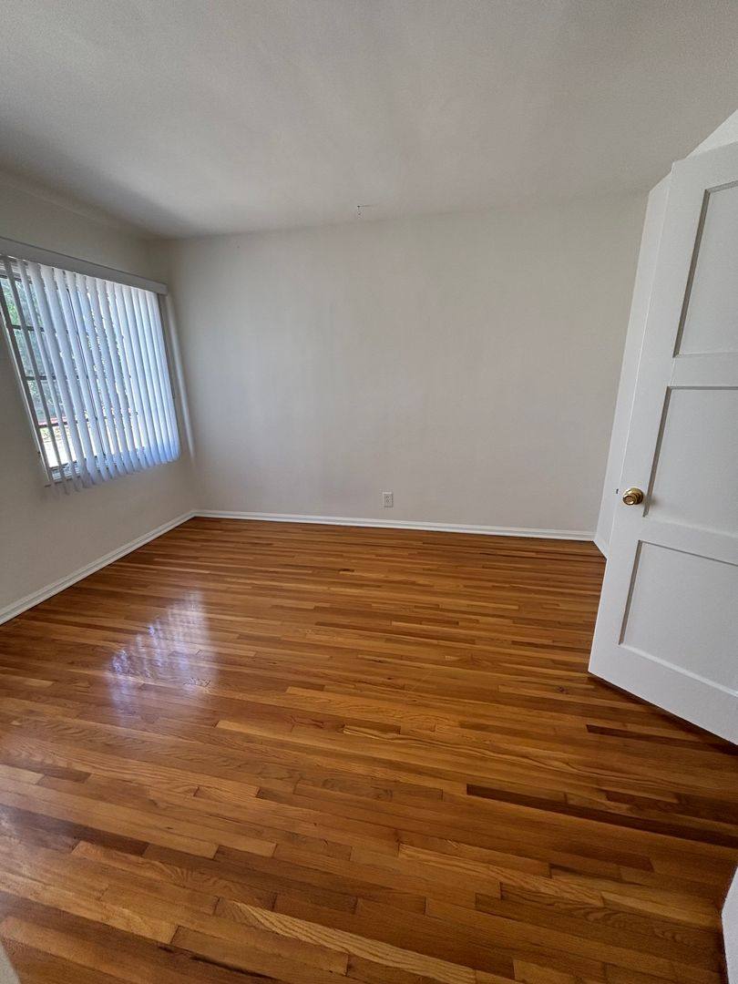Apartment for rent at 1227 N Crescent Heights, Los Angeles, CA 90046
