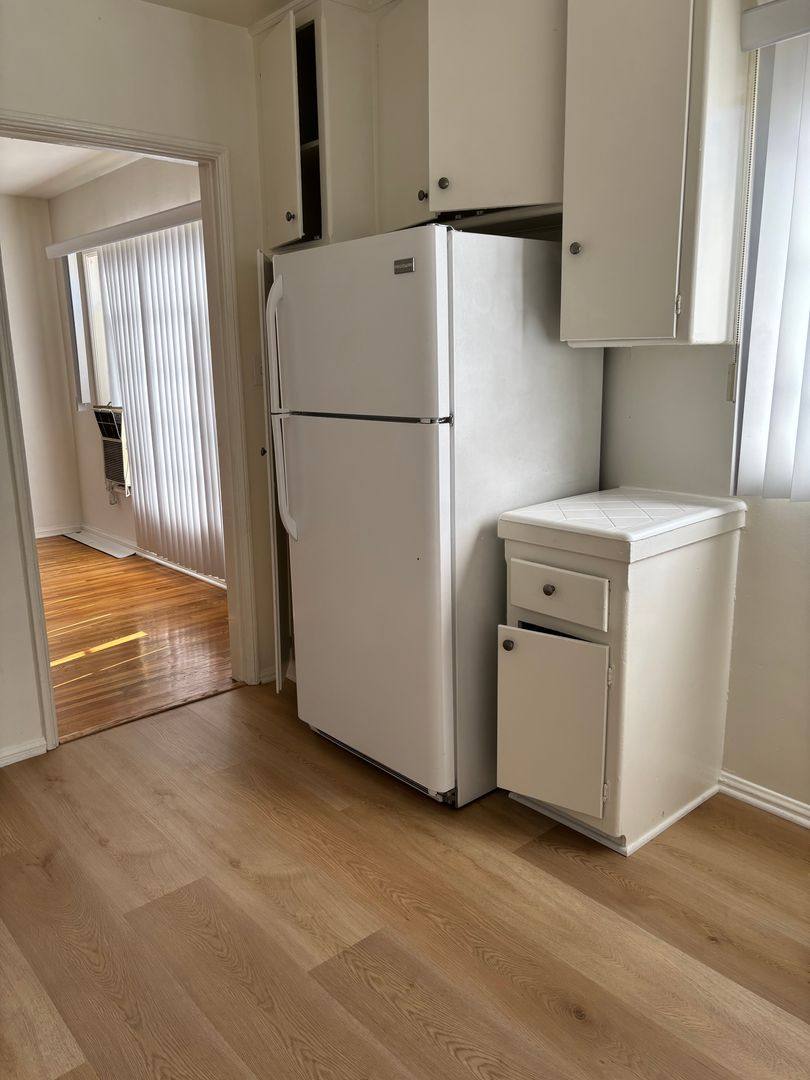 Apartment for rent at 1227 N Crescent Heights, Los Angeles, CA 90046