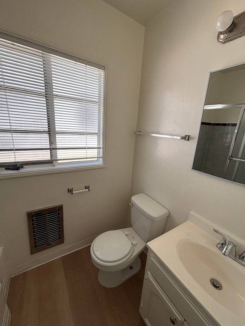 Apartment for rent at 1227 N Crescent Heights, Los Angeles, CA 90046