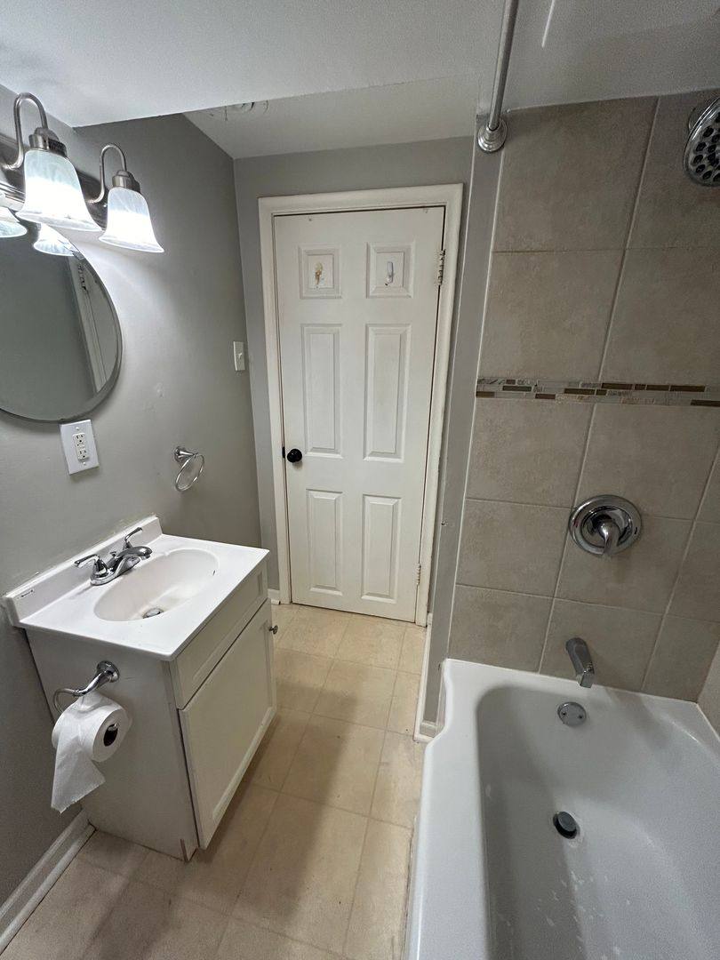 Townhouse for rent at 132 W Warburton St, South Saint Paul, MN 55075