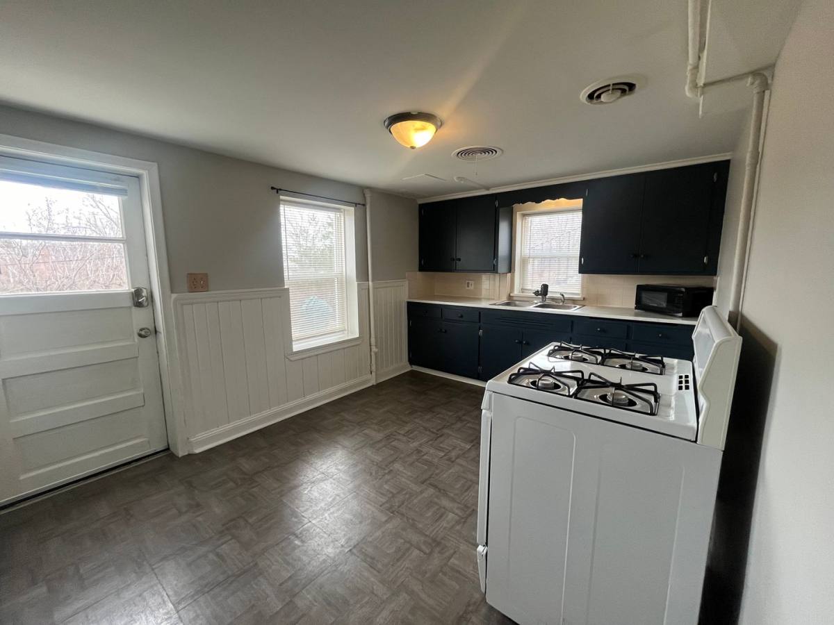 Townhouse for rent at 132 W Warburton St, South Saint Paul, MN 55075