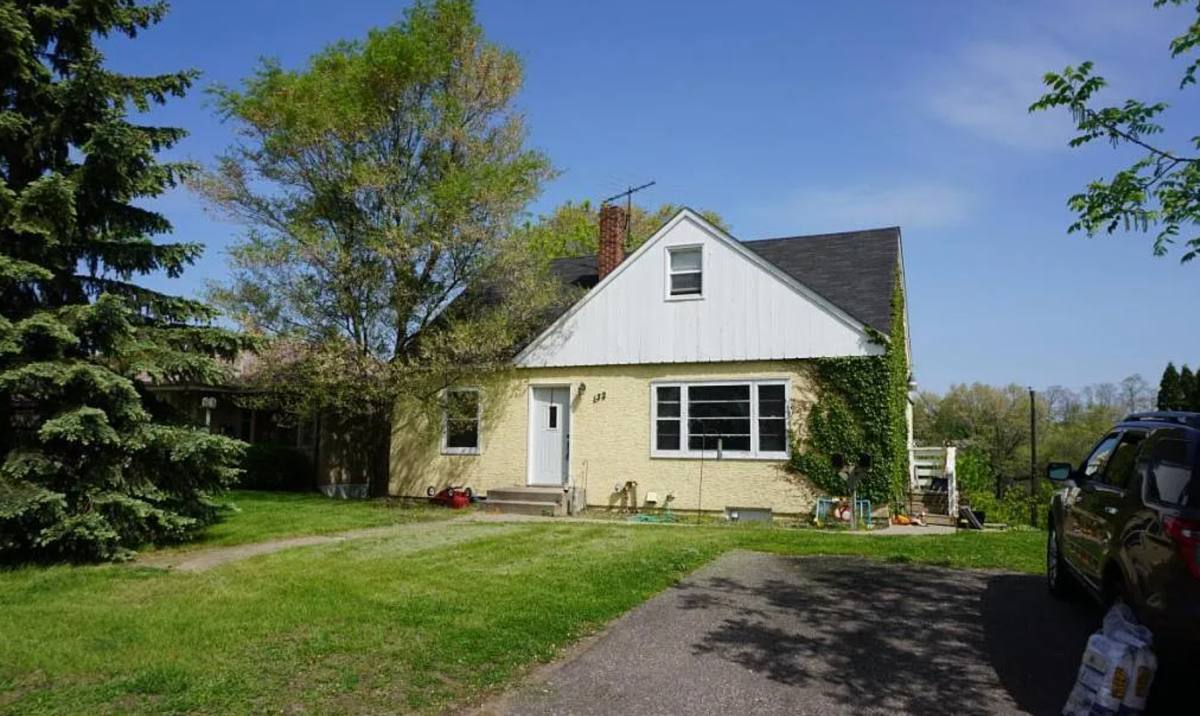 Townhouse for rent at 132 W Warburton St, South Saint Paul, MN 55075