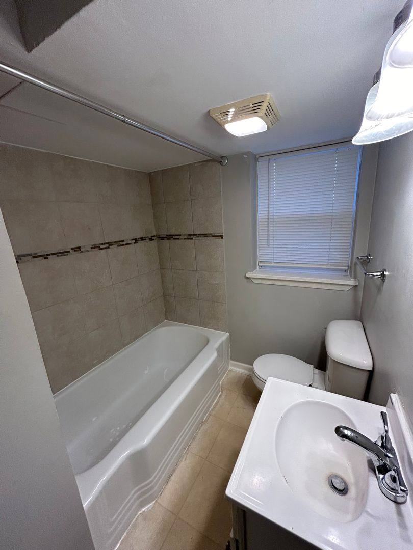 Townhouse for rent at 132 W Warburton St, South Saint Paul, MN 55075