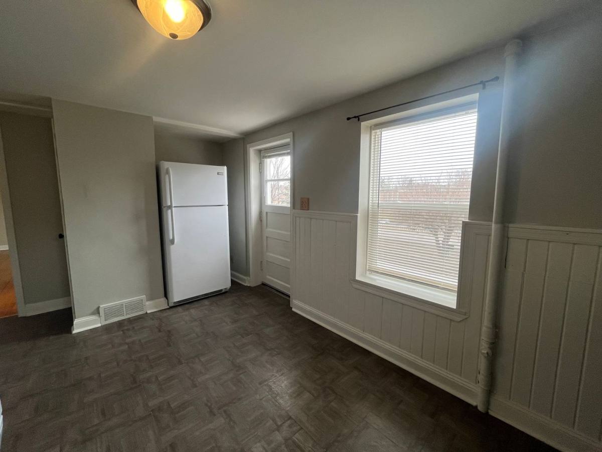 Townhouse for rent at 132 W Warburton St, South Saint Paul, MN 55075