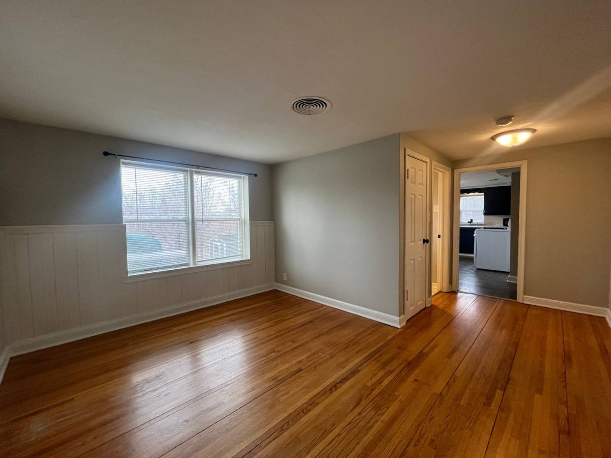 Townhouse for rent at 132 W Warburton St, South Saint Paul, MN 55075