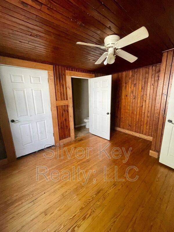 Apartment for rent at 107 Forrest Ave #2, Athens, TN 37303