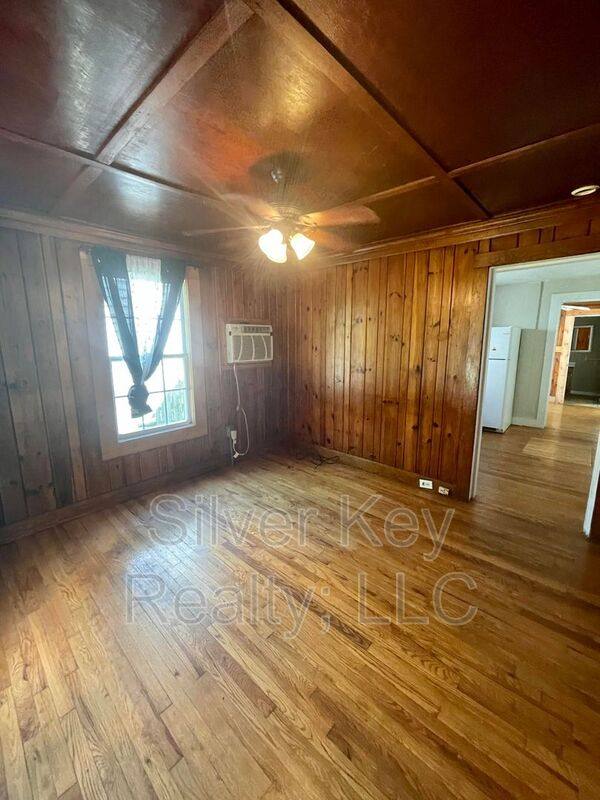 Apartment for rent at 107 Forrest Ave #2, Athens, TN 37303