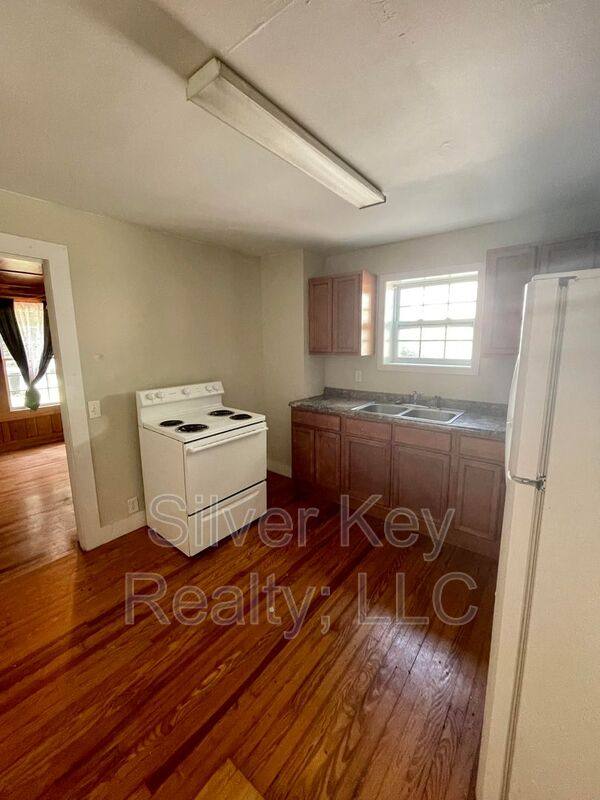 Apartment for rent at 107 Forrest Ave #2, Athens, TN 37303