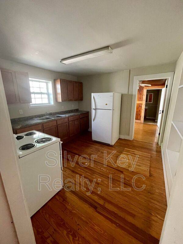 Apartment for rent at 107 Forrest Ave #2, Athens, TN 37303