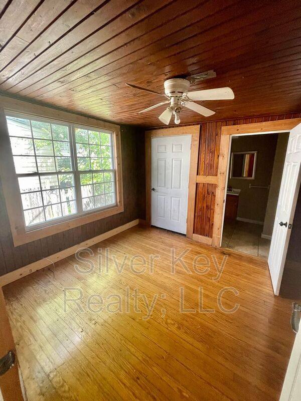 Apartment for rent at 107 Forrest Ave #2, Athens, TN 37303