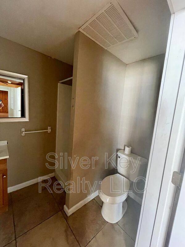 Apartment for rent at 107 Forrest Ave #2, Athens, TN 37303