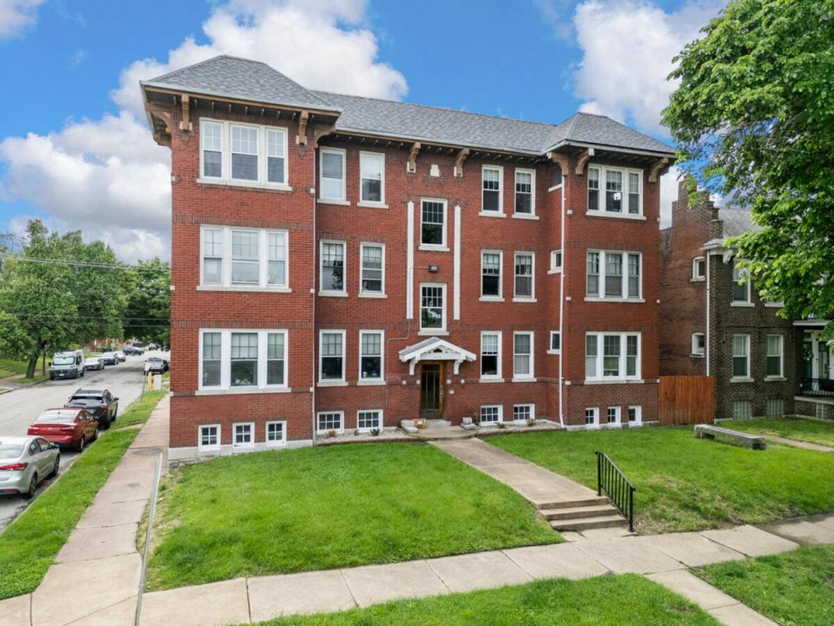 Apartment for rent at 4000 Detonty St, Saint Louis, MO 63110