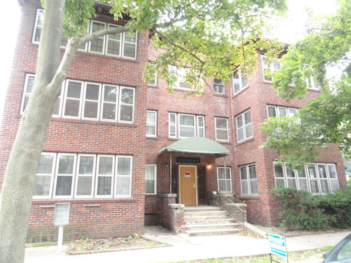Apartment for rent at 309 311 Second St, Jackson, MI 49201