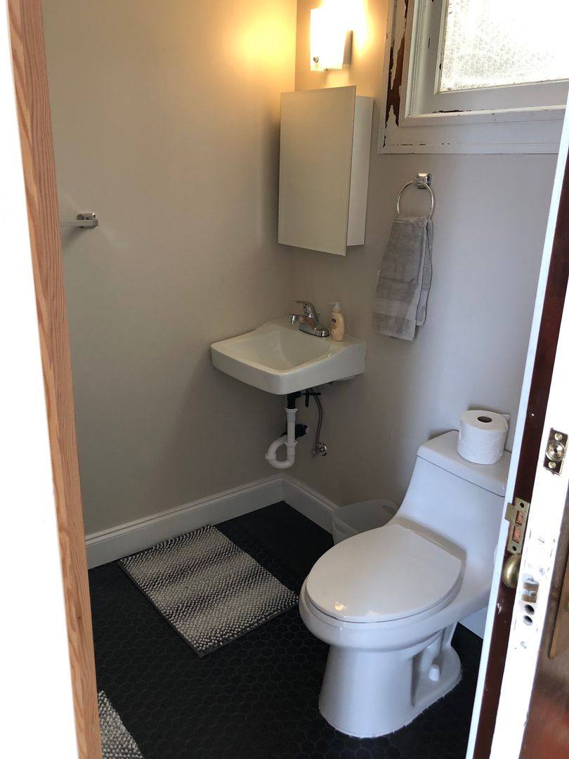 Apartment for rent at 351 14th St, Astoria, OR 97103