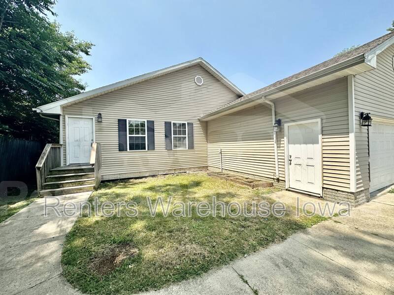 Townhouse for rent at 300 W N St #A, Prairie City, IA 50228