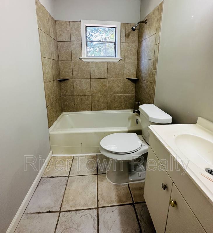 House for rent at 2176 Vollintine Ave, Memphis, TN 38108